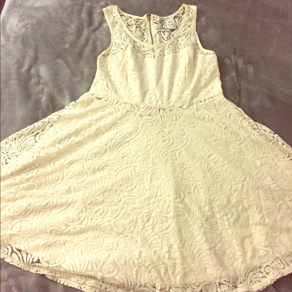 Lace Sleeveless Dress